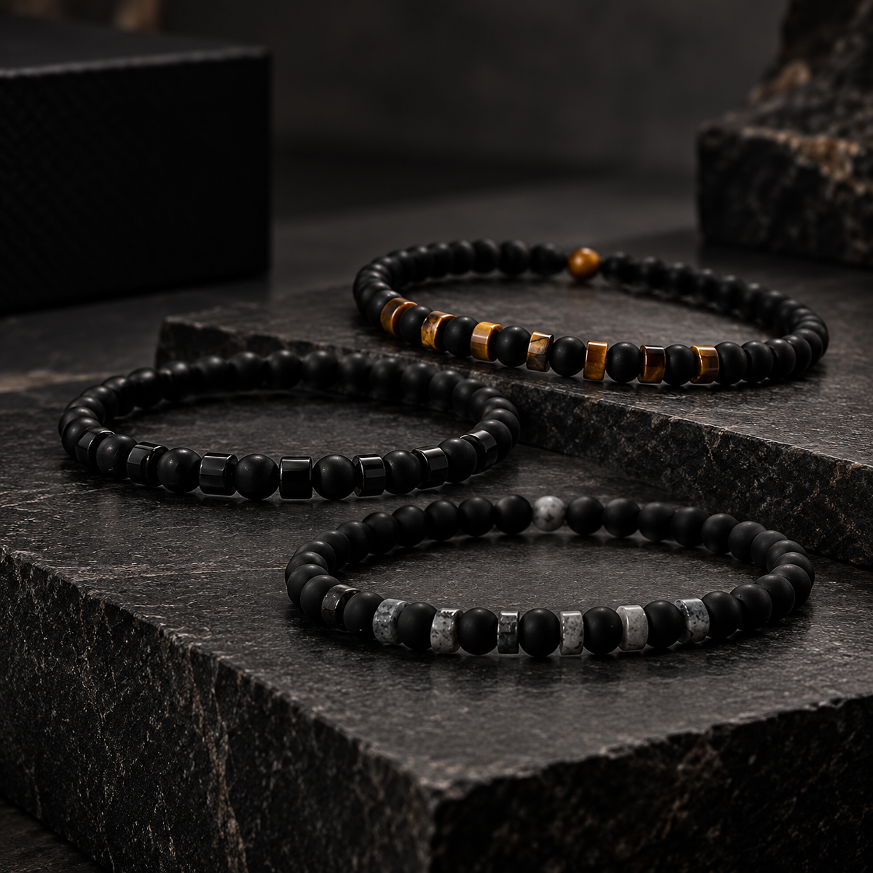 Pulseira masculina com pedra natural olho de tigre, modelo imperador.